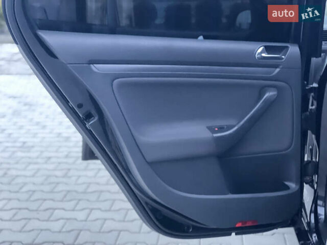 Черный Фольксваген Гольф, объемом двигателя 1.39 л и пробегом 233 тыс. км за 5400 $, фото 14 на Automoto.ua