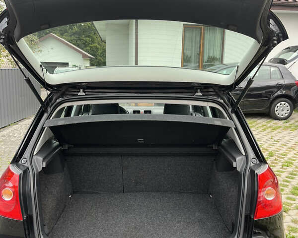 Черный Фольксваген Гольф, объемом двигателя 1.6 л и пробегом 211 тыс. км за 5400 $, фото 34 на Automoto.ua