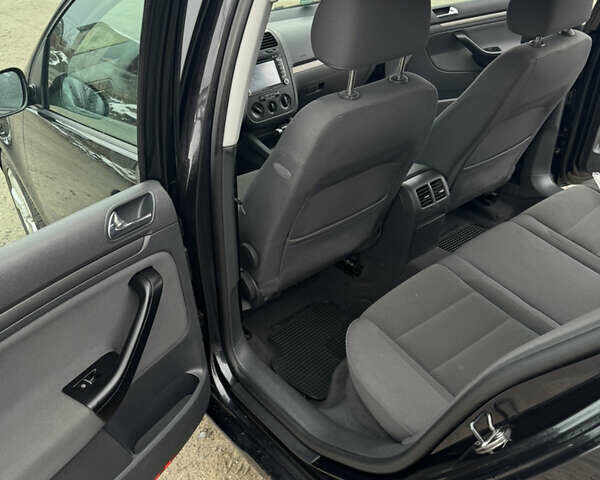 Черный Фольксваген Гольф, объемом двигателя 1.6 л и пробегом 200 тыс. км за 5600 $, фото 15 на Automoto.ua