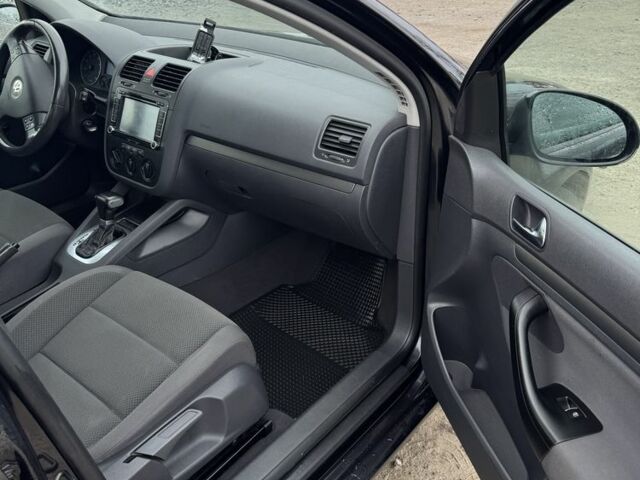 Чорний Фольксваген Гольф, об'ємом двигуна 1.6 л та пробігом 200 тис. км за 5600 $, фото 10 на Automoto.ua