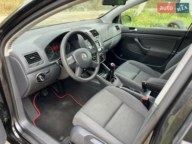 Черный Фольксваген Гольф, объемом двигателя 1.4 л и пробегом 175 тыс. км за 4900 $, фото 16 на Automoto.ua