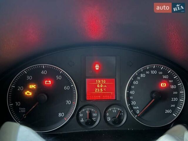 Черный Фольксваген Гольф, объемом двигателя 1.6 л и пробегом 226 тыс. км за 5200 $, фото 3 на Automoto.ua