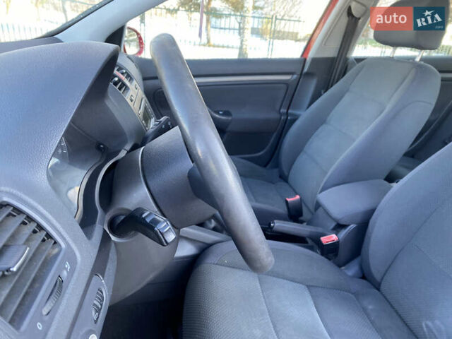 Черный Фольксваген Гольф, объемом двигателя 1.6 л и пробегом 231 тыс. км за 5150 $, фото 29 на Automoto.ua