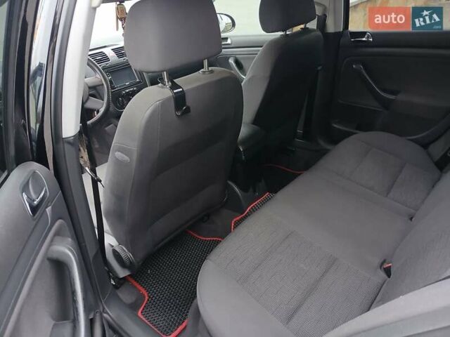 Черный Фольксваген Гольф, объемом двигателя 1.4 л и пробегом 290 тыс. км за 4500 $, фото 10 на Automoto.ua