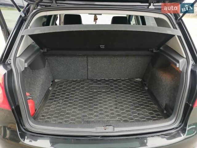 Черный Фольксваген Гольф, объемом двигателя 1.4 л и пробегом 290 тыс. км за 4500 $, фото 15 на Automoto.ua