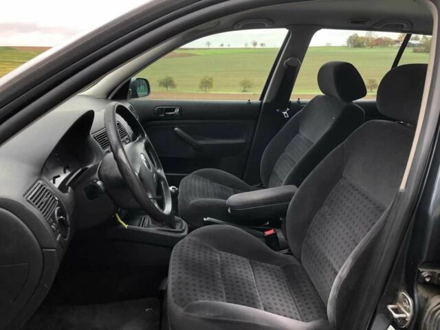 Черный Фольксваген Гольф, объемом двигателя 1.9 л и пробегом 250 тыс. км за 1303 $, фото 11 на Automoto.ua