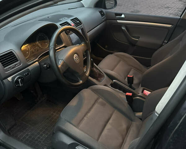 Черный Фольксваген Гольф, объемом двигателя 1.6 л и пробегом 352 тыс. км за 6550 $, фото 11 на Automoto.ua