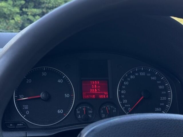 Черный Фольксваген Гольф, объемом двигателя 1.9 л и пробегом 289 тыс. км за 4999 $, фото 11 на Automoto.ua