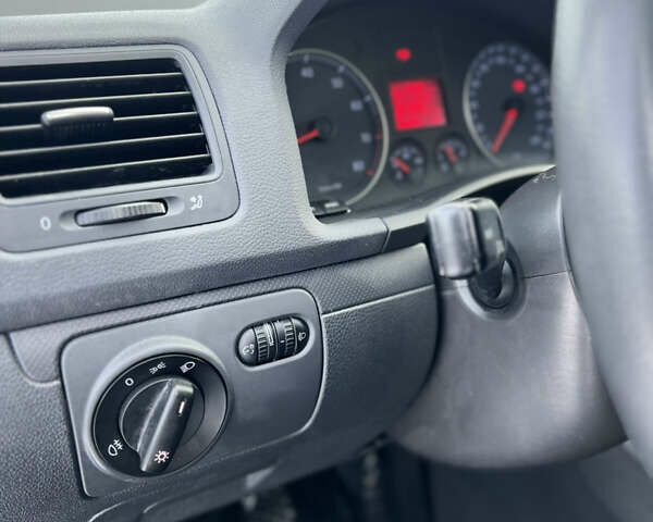 Чорний Фольксваген Гольф, об'ємом двигуна 1.6 л та пробігом 213 тис. км за 5800 $, фото 11 на Automoto.ua