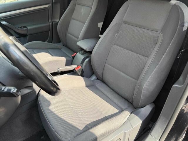 Черный Фольксваген Гольф, объемом двигателя 1.9 л и пробегом 389 тыс. км за 4190 $, фото 21 на Automoto.ua