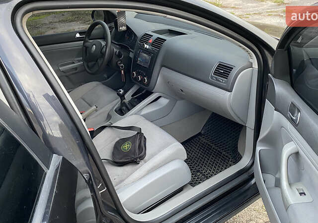 Черный Фольксваген Гольф, объемом двигателя 1.6 л и пробегом 245 тыс. км за 5400 $, фото 15 на Automoto.ua