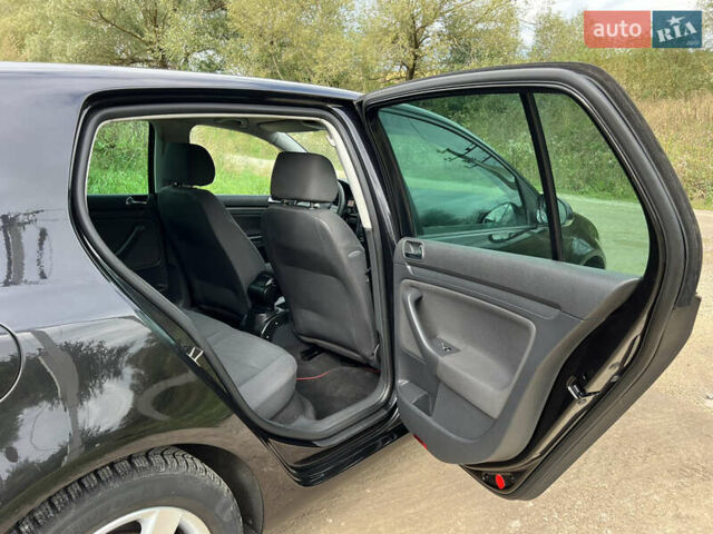 Черный Фольксваген Гольф, объемом двигателя 1.4 л и пробегом 175 тыс. км за 4900 $, фото 27 на Automoto.ua