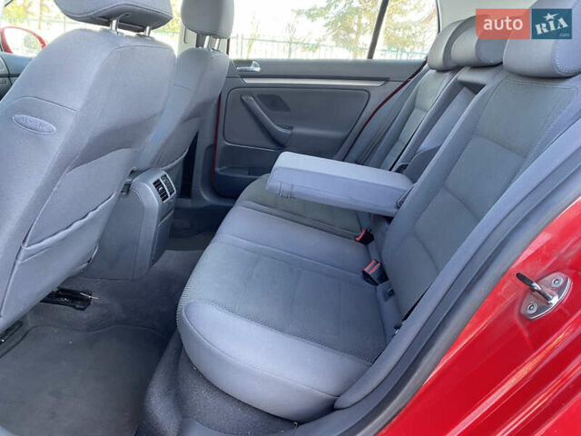 Черный Фольксваген Гольф, объемом двигателя 1.6 л и пробегом 231 тыс. км за 5150 $, фото 32 на Automoto.ua