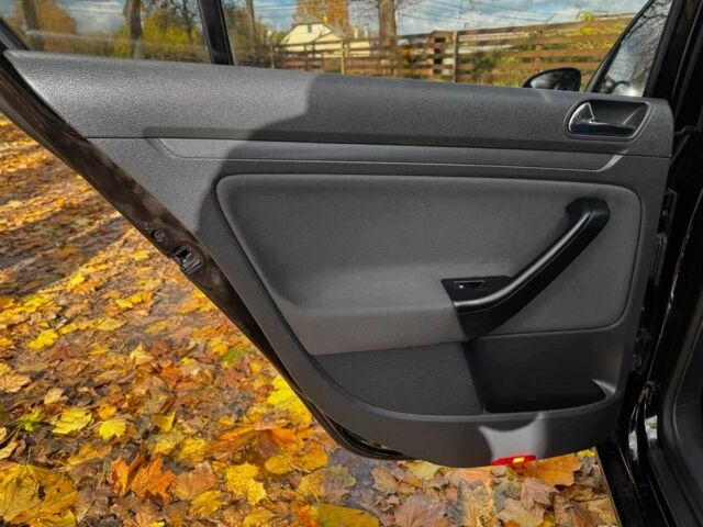 Черный Фольксваген Гольф, объемом двигателя 1.4 л и пробегом 214 тыс. км за 5490 $, фото 20 на Automoto.ua