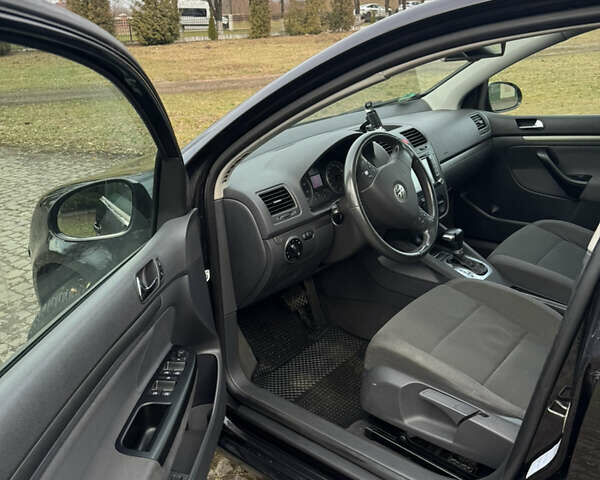 Черный Фольксваген Гольф, объемом двигателя 1.6 л и пробегом 200 тыс. км за 5200 $, фото 33 на Automoto.ua