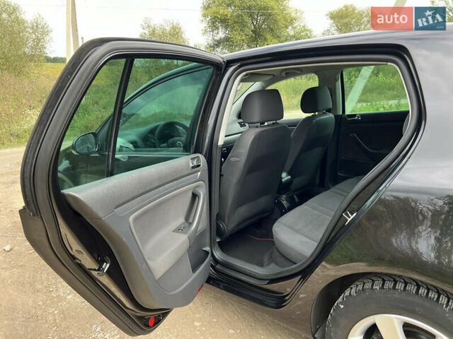 Черный Фольксваген Гольф, объемом двигателя 1.4 л и пробегом 175 тыс. км за 4900 $, фото 21 на Automoto.ua