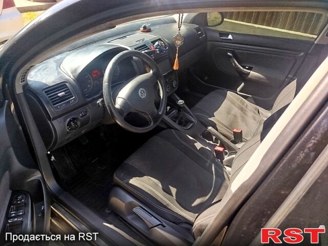 Черный Фольксваген Гольф, объемом двигателя 1.6 л и пробегом 239 тыс. км за 3800 $, фото 5 на Automoto.ua