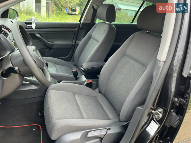 Черный Фольксваген Гольф, объемом двигателя 1.4 л и пробегом 175 тыс. км за 4900 $, фото 17 на Automoto.ua