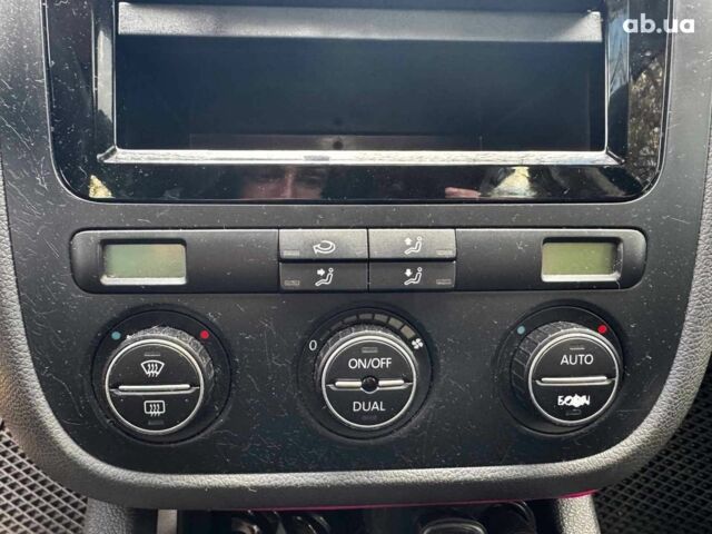 Черный Фольксваген Гольф, объемом двигателя 1.4 л и пробегом 214 тыс. км за 5490 $, фото 16 на Automoto.ua