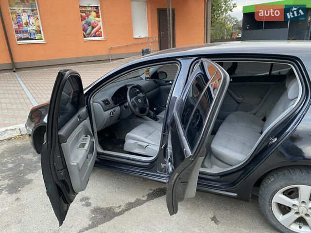 Черный Фольксваген Гольф, объемом двигателя 1.6 л и пробегом 245 тыс. км за 5400 $, фото 14 на Automoto.ua