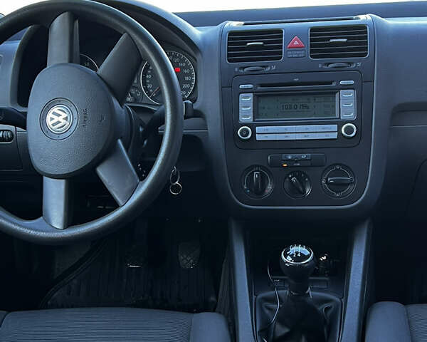 Черный Фольксваген Гольф, объемом двигателя 1.4 л и пробегом 254 тыс. км за 4499 $, фото 12 на Automoto.ua