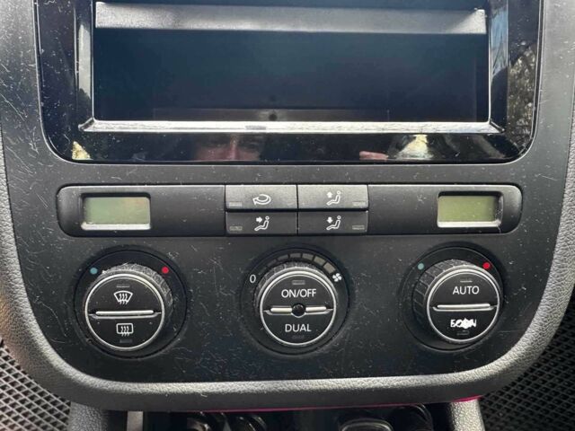 Черный Фольксваген Гольф, объемом двигателя 1.4 л и пробегом 214 тыс. км за 5490 $, фото 16 на Automoto.ua