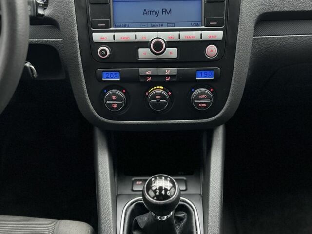 Черный Фольксваген Гольф, объемом двигателя 1.6 л и пробегом 193 тыс. км за 5200 $, фото 7 на Automoto.ua