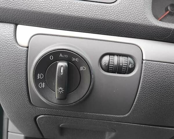 Фольксваген Гольф 2004 в Сторожинце на Automoto.ua Черный Фольксваген Гольф, объемом двигателя 1.6 л и пробегом 307 тыс. км за 5850 $, фото 16 на Automoto.ua