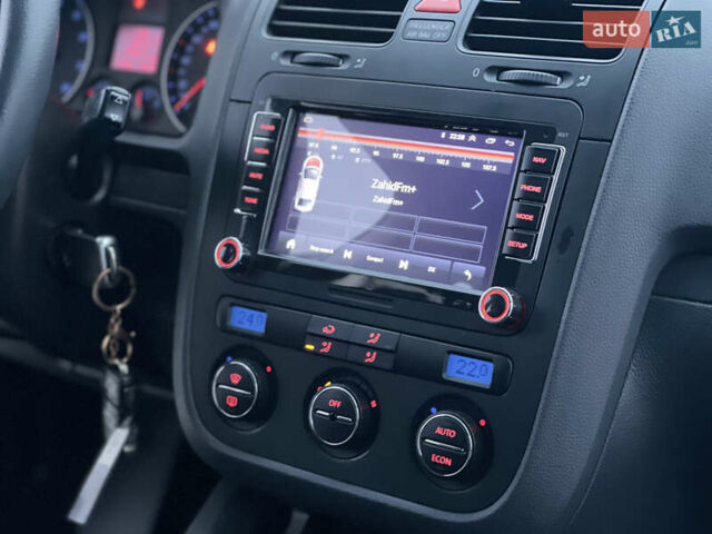 Черный Фольксваген Гольф, объемом двигателя 1.39 л и пробегом 233 тыс. км за 5400 $, фото 20 на Automoto.ua