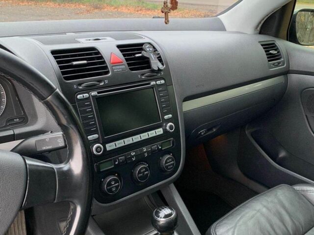 Черный Фольксваген Гольф, объемом двигателя 2 л и пробегом 387 тыс. км за 5000 $, фото 7 на Automoto.ua