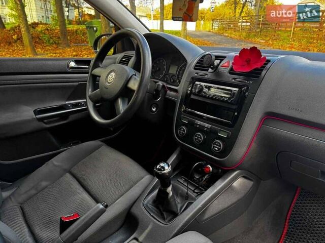 Черный Фольксваген Гольф, объемом двигателя 1.4 л и пробегом 214 тыс. км за 5490 $, фото 26 на Automoto.ua