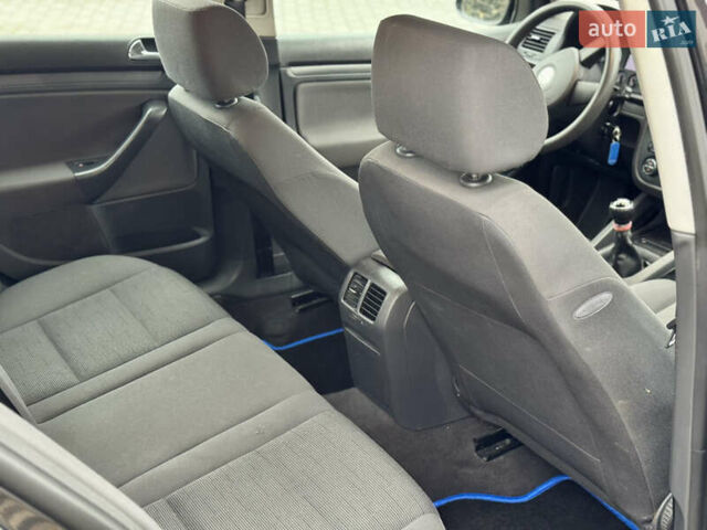 Чорний Фольксваген Гольф, об'ємом двигуна 1.39 л та пробігом 197 тис. км за 5500 $, фото 22 на Automoto.ua