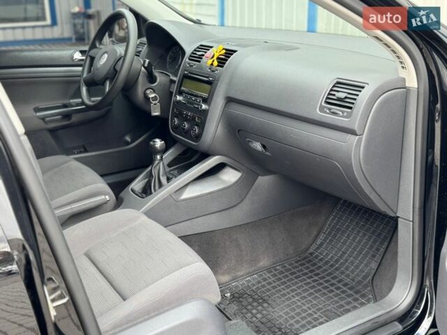 Чорний Фольксваген Гольф, об'ємом двигуна 1.39 л та пробігом 220 тис. км за 4999 $, фото 29 на Automoto.ua