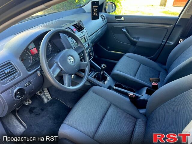 Черный Фольксваген Гольф, объемом двигателя 1.6 л и пробегом 272 тыс. км за 4750 $, фото 6 на Automoto.ua