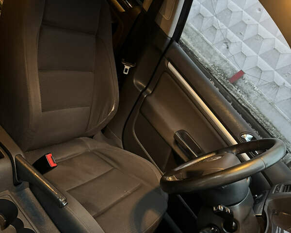 Черный Фольксваген Гольф, объемом двигателя 1.6 л и пробегом 352 тыс. км за 6550 $, фото 12 на Automoto.ua