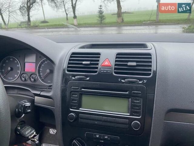 Черный Фольксваген Гольф, объемом двигателя 1.6 л и пробегом 220 тыс. км за 5099 $, фото 27 на Automoto.ua