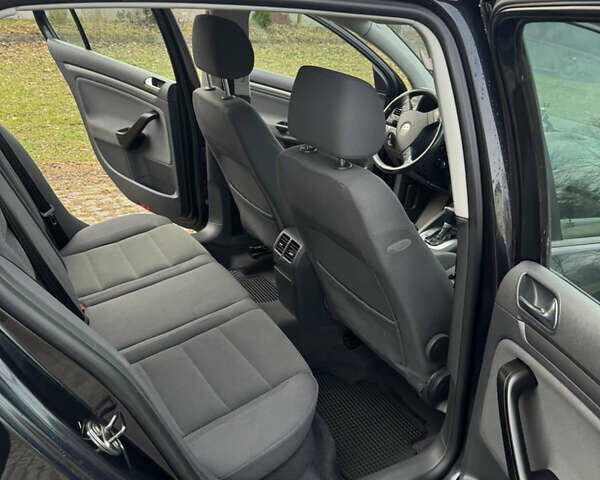 Черный Фольксваген Гольф, объемом двигателя 1.6 л и пробегом 200 тыс. км за 5200 $, фото 41 на Automoto.ua