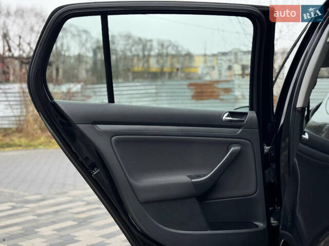 Черный Фольксваген Гольф, объемом двигателя 1.4 л и пробегом 197 тыс. км за 4999 $, фото 28 на Automoto.ua