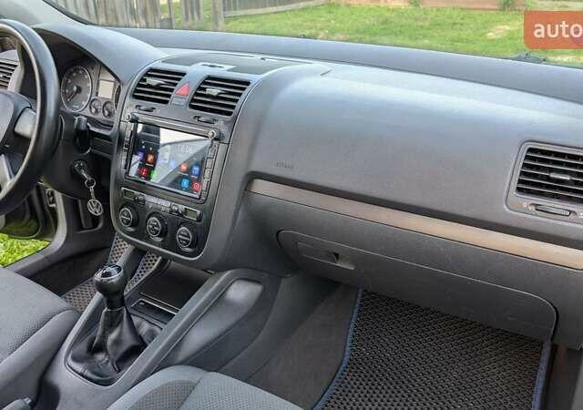 Черный Фольксваген Гольф, объемом двигателя 1.39 л и пробегом 338 тыс. км за 4500 $, фото 8 на Automoto.ua