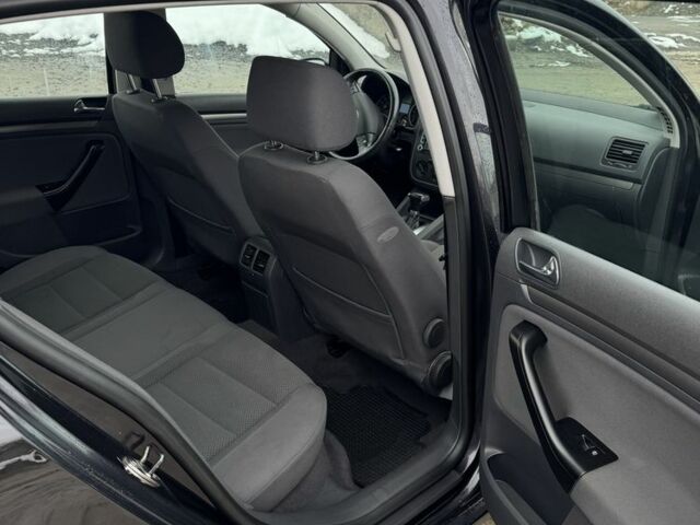 Чорний Фольксваген Гольф, об'ємом двигуна 1.6 л та пробігом 200 тис. км за 5600 $, фото 11 на Automoto.ua