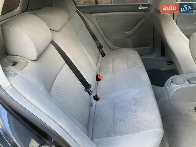 Черный Фольксваген Гольф, объемом двигателя 1.6 л и пробегом 245 тыс. км за 5400 $, фото 17 на Automoto.ua