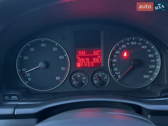 Черный Фольксваген Гольф, объемом двигателя 1.6 л и пробегом 180 тыс. км за 6100 $, фото 15 на Automoto.ua