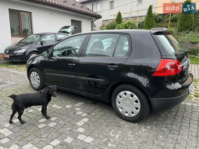 Черный Фольксваген Гольф, объемом двигателя 1.6 л и пробегом 211 тыс. км за 5400 $, фото 11 на Automoto.ua