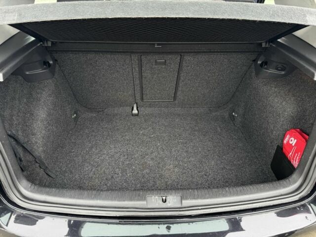 Чорний Фольксваген Гольф, об'ємом двигуна 1.6 л та пробігом 200 тис. км за 5600 $, фото 14 на Automoto.ua