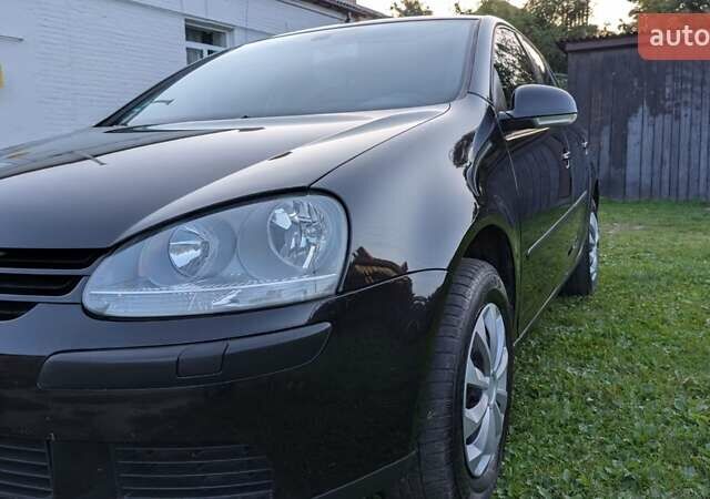 Черный Фольксваген Гольф, объемом двигателя 1.39 л и пробегом 338 тыс. км за 4500 $, фото 5 на Automoto.ua