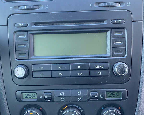 Черный Фольксваген Гольф, объемом двигателя 1.6 л и пробегом 231 тыс. км за 5150 $, фото 28 на Automoto.ua