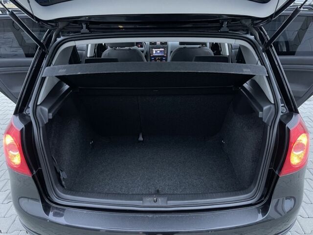 Черный Фольксваген Гольф, объемом двигателя 1.4 л и пробегом 234 тыс. км за 5400 $, фото 22 на Automoto.ua