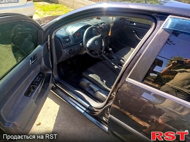 Черный Фольксваген Гольф, объемом двигателя 1.6 л и пробегом 239 тыс. км за 3800 $, фото 7 на Automoto.ua