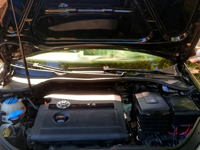 Черный Фольксваген Гольф, объемом двигателя 1.4 л и пробегом 230 тыс. км за 5450 $, фото 4 на Automoto.ua