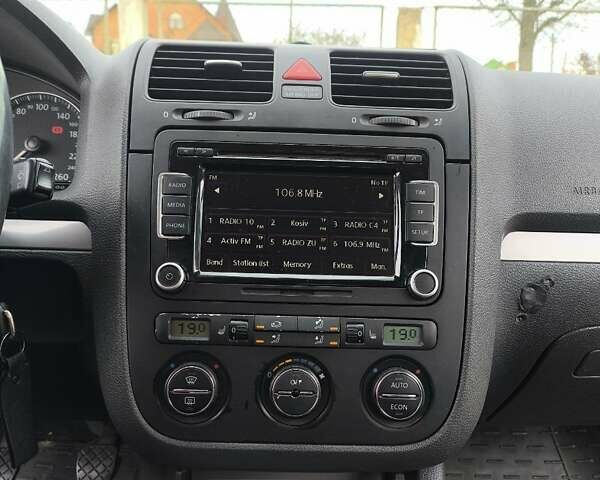 Фольксваген Гольф 2004 в Сторожинце на Automoto.ua Черный Фольксваген Гольф, объемом двигателя 1.6 л и пробегом 307 тыс. км за 5850 $, фото 22 на Automoto.ua